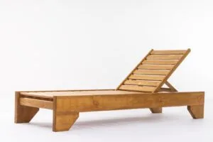 Drvena ležaljka za dvorište ili terasu