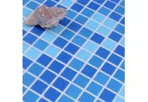 Plava keramička mozaik pločica sa školjkom