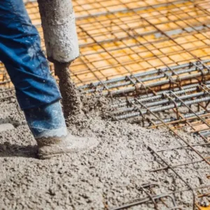 Izlivanje betona na gradilištu sa dodatkom aditiva za beton