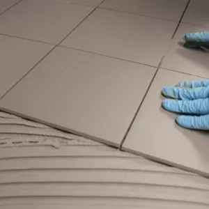 Postavljanje keramičkih pločica na pod